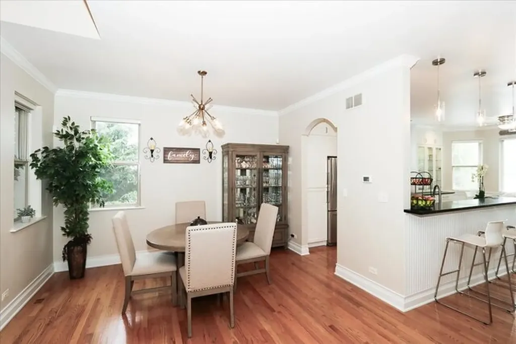 768 Saint Johns Place Addison IL 60101