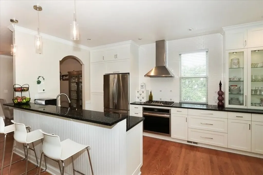 768 Saint Johns Place Addison IL 60101