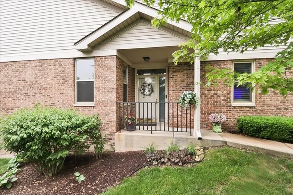 768 Saint Johns Place Addison IL 60101