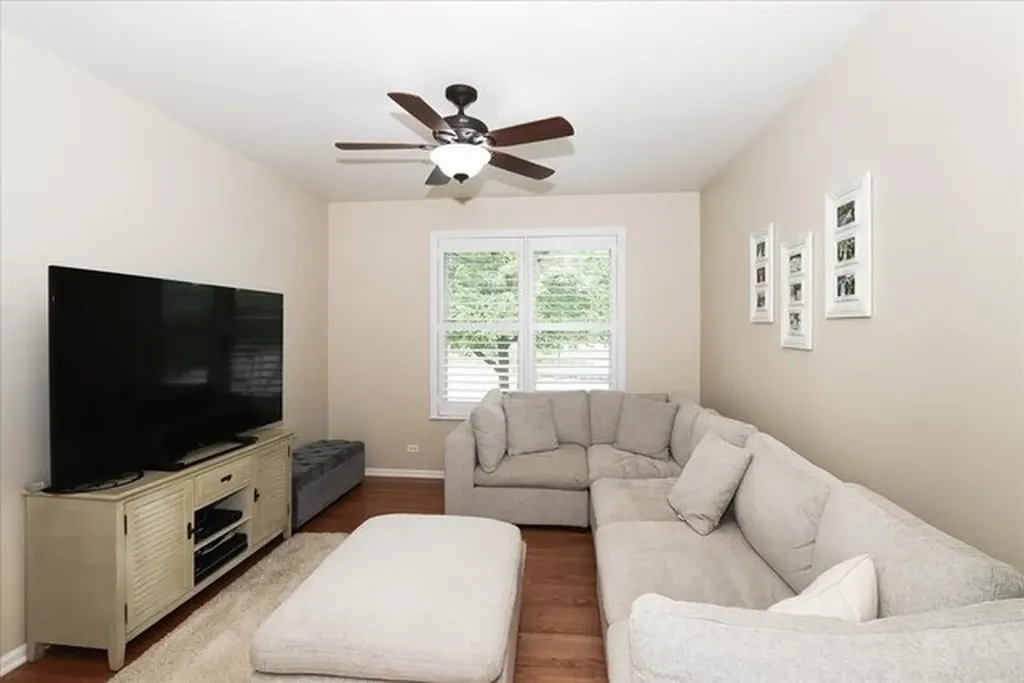 768 Saint Johns Place Addison IL 60101
