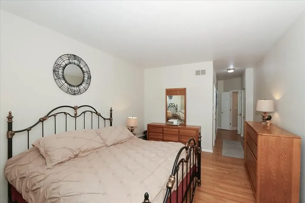 768 Saint Johns Place Addison IL 60101