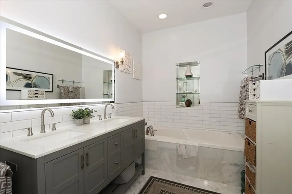 768 Saint Johns Place Addison IL 60101