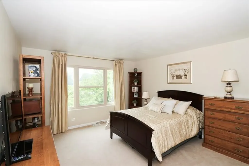 768 Saint Johns Place Addison IL 60101