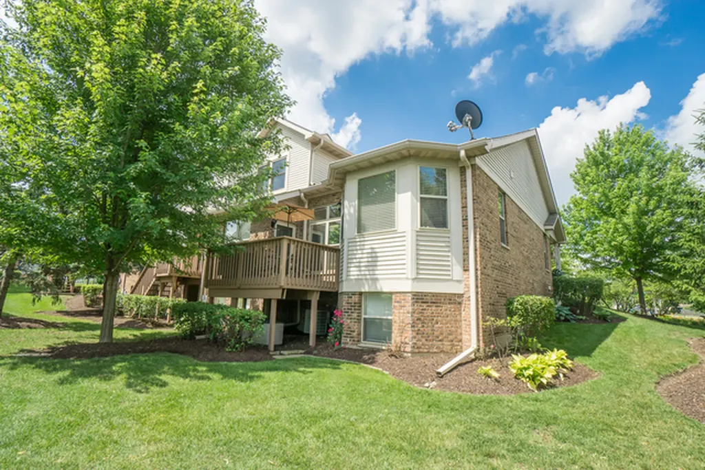 768 Saint Johns Place Addison IL 60101