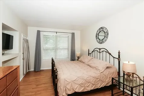 768 Saint Johns Place Addison IL 60101
