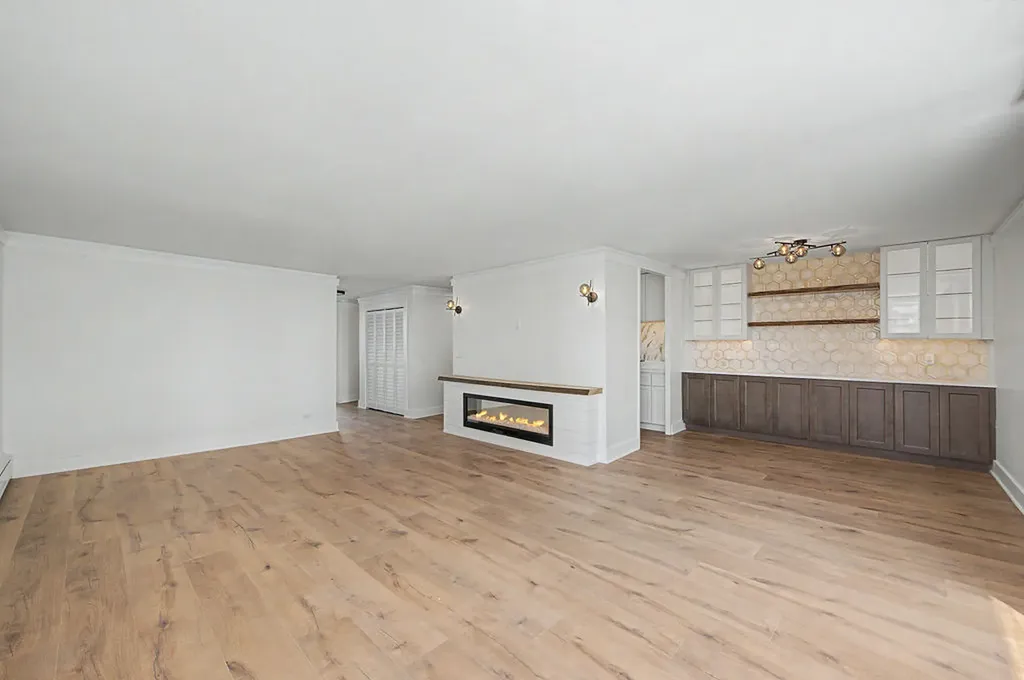 5740 North Sheridan Road Chicago IL 60660