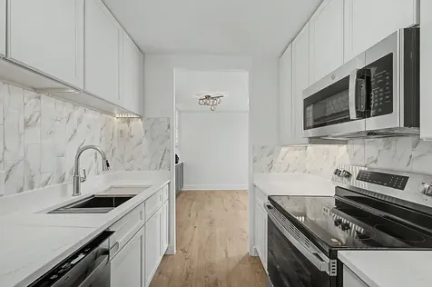 5740 North Sheridan Road Chicago IL 60660
