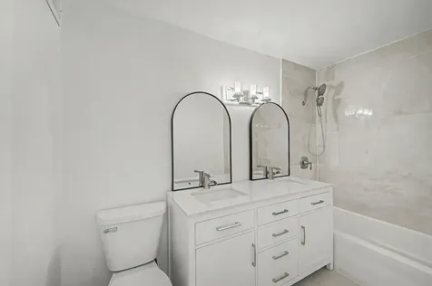 5740 North Sheridan Road Chicago IL 60660