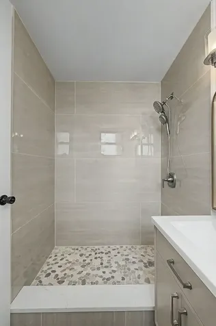 5740 North Sheridan Road Chicago IL 60660