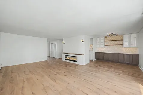 5740 North Sheridan Road Chicago IL 60660