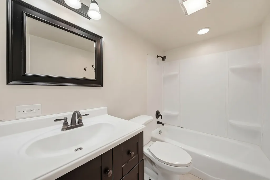 332 Klein Creek Court Carol Stream IL 60188