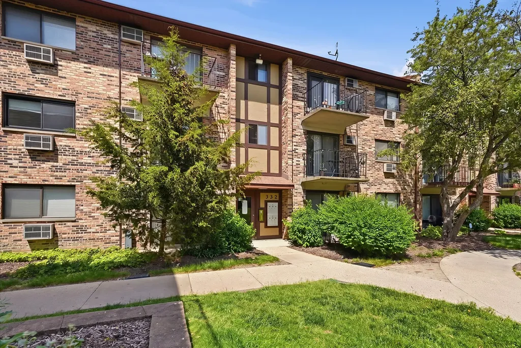 332 Klein Creek Court Carol Stream IL 60188
