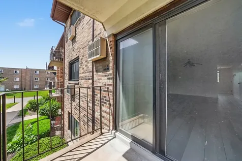 332 Klein Creek Court Carol Stream IL 60188