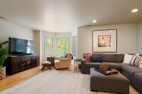 753 West Dickens Avenue Chicago IL 60614