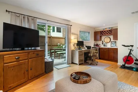 753 West Dickens Avenue Chicago IL 60614