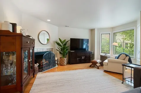 753 West Dickens Avenue Chicago IL 60614
