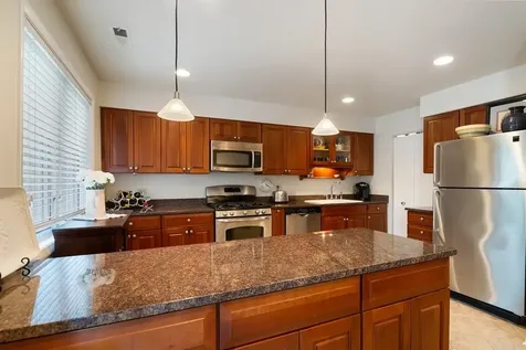 753 West Dickens Avenue Chicago IL 60614