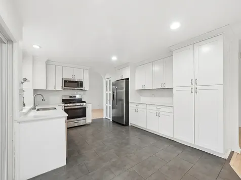 7943 Dada Drive Gurnee IL 60031