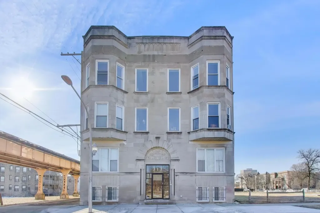 313 East 60th Street Chicago IL 60637