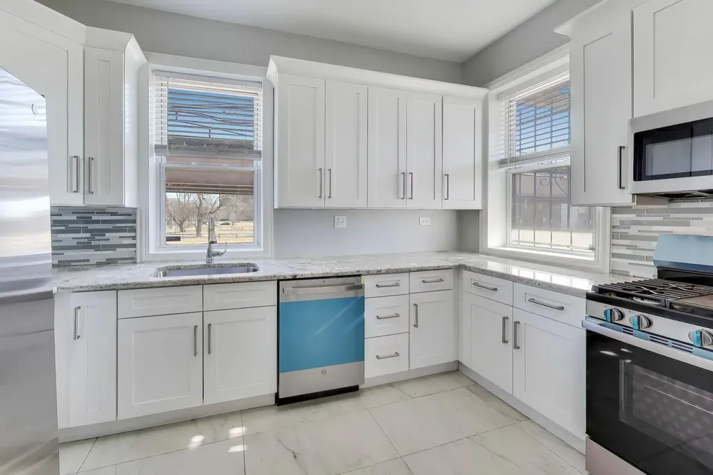 313 East 60th Street Chicago IL 60637