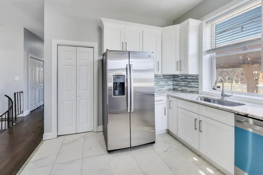 313 East 60th Street Chicago IL 60637