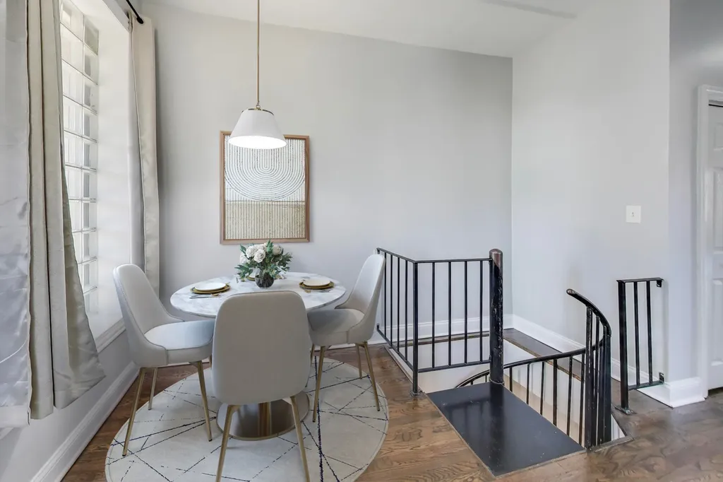 313 East 60th Street Chicago IL 60637