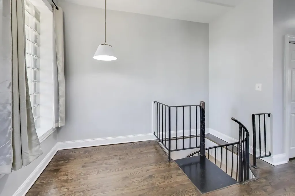 313 East 60th Street Chicago IL 60637