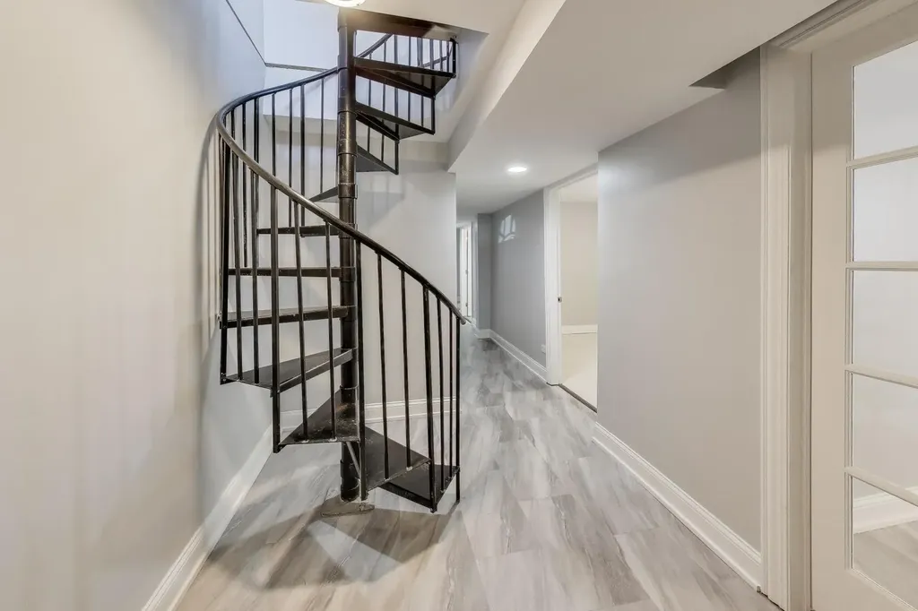 313 East 60th Street Chicago IL 60637