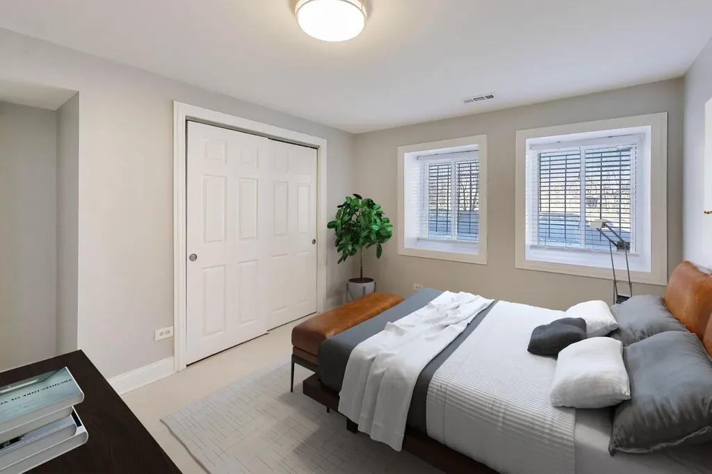 313 East 60th Street Chicago IL 60637