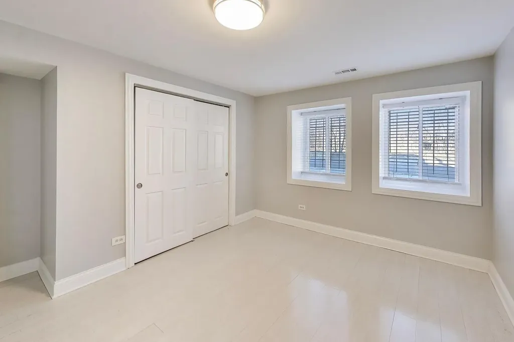 313 East 60th Street Chicago IL 60637