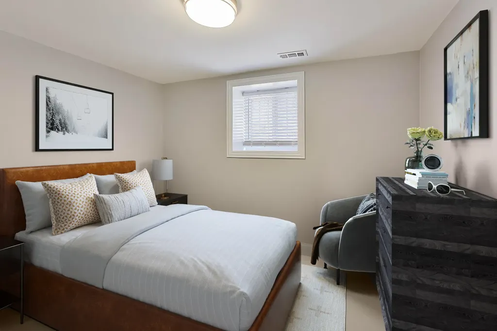313 East 60th Street Chicago IL 60637