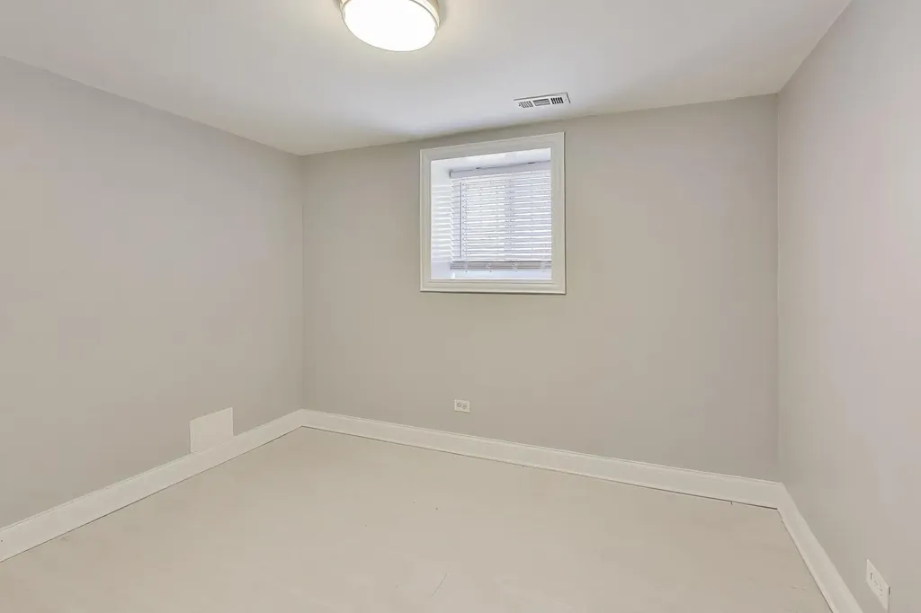 313 East 60th Street Chicago IL 60637