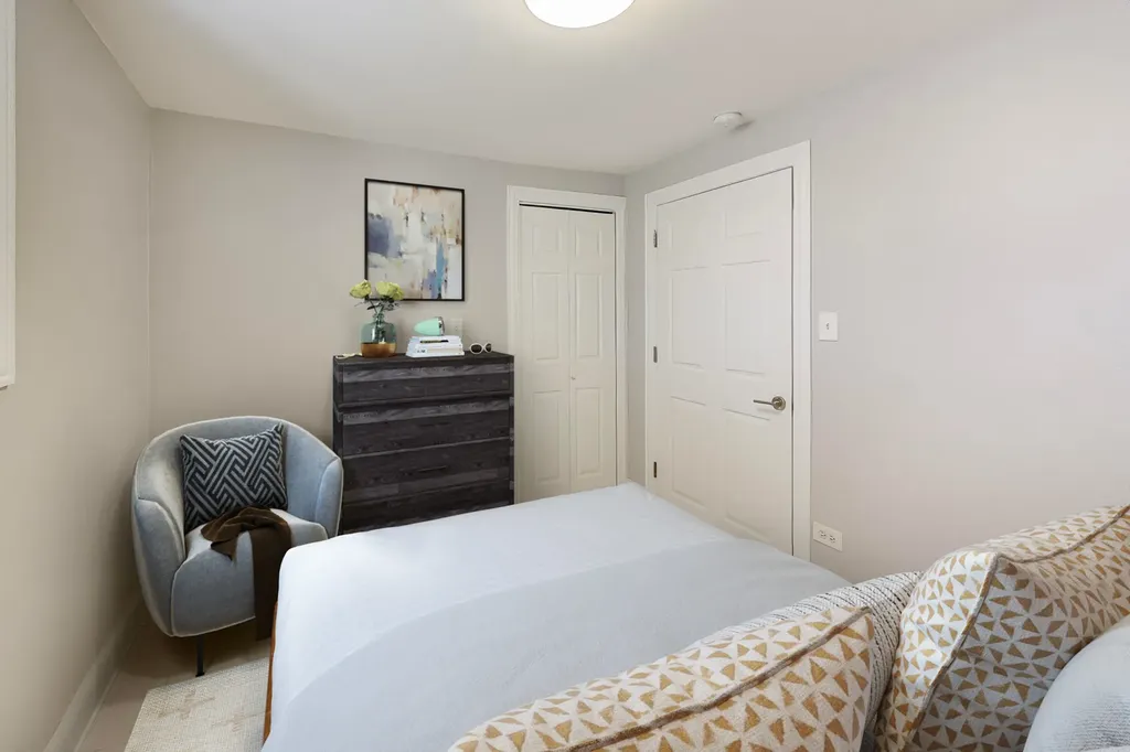 313 East 60th Street Chicago IL 60637