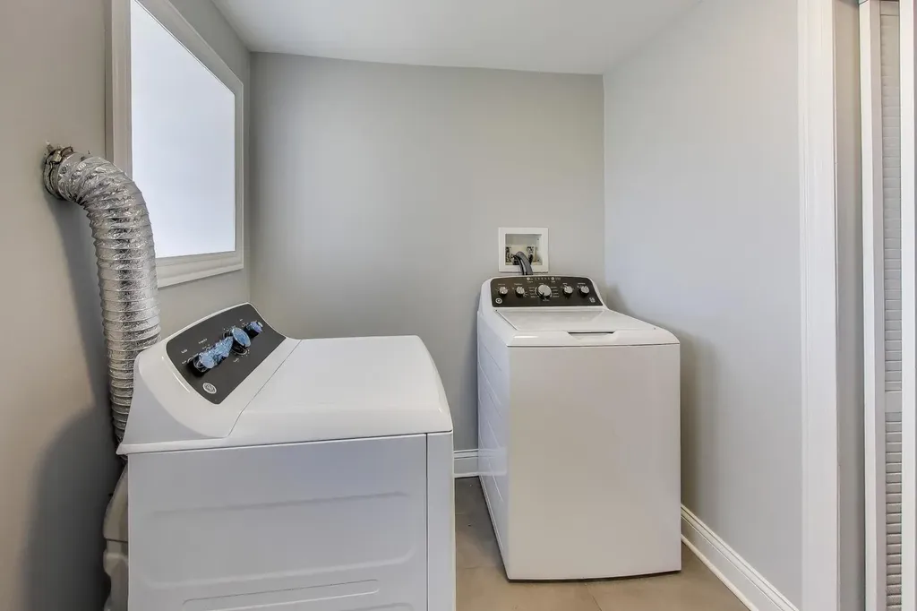 313 East 60th Street Chicago IL 60637