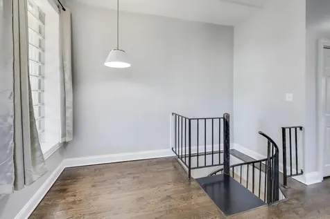 313 East 60th Street Chicago IL 60637