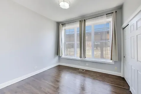 313 East 60th Street Chicago IL 60637