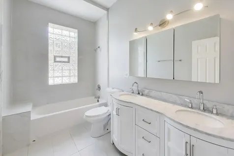 313 East 60th Street Chicago IL 60637