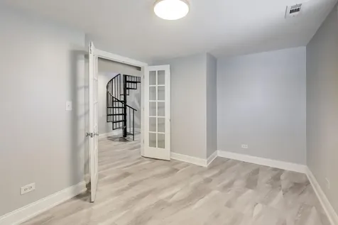313 East 60th Street Chicago IL 60637