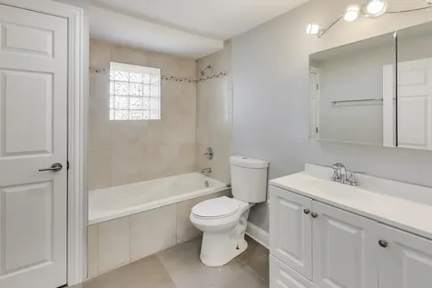 313 East 60th Street Chicago IL 60637