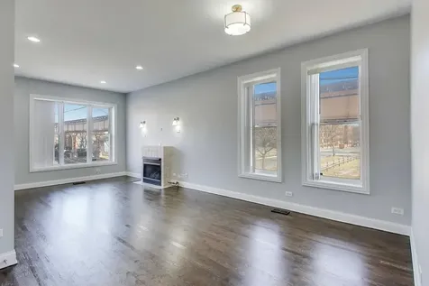 313 East 60th Street Chicago IL 60637