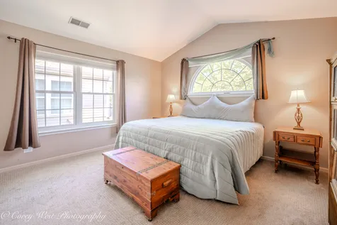 163 North Barton Trail Batavia IL 60510