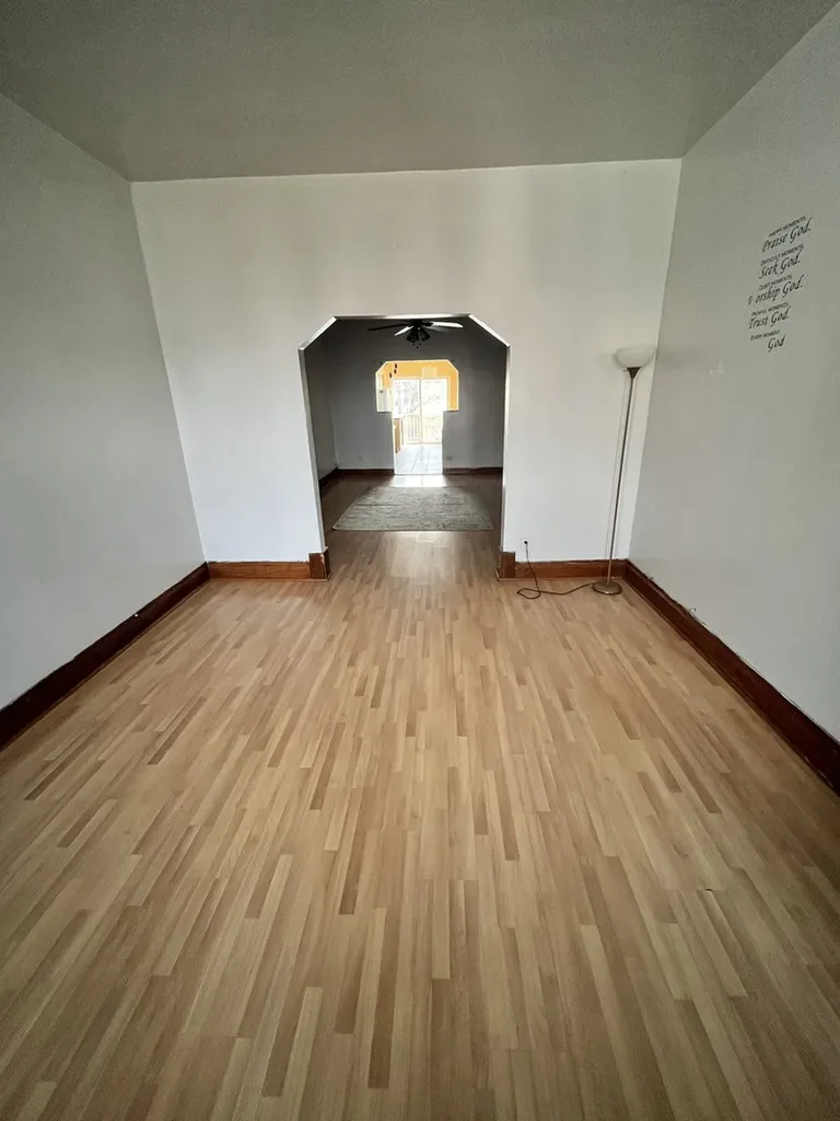 2913 East 97th Street Chicago IL 60617