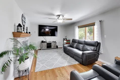 1912 Victoria Road Mundelein IL 60060