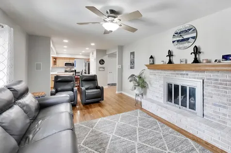 1912 Victoria Road Mundelein IL 60060