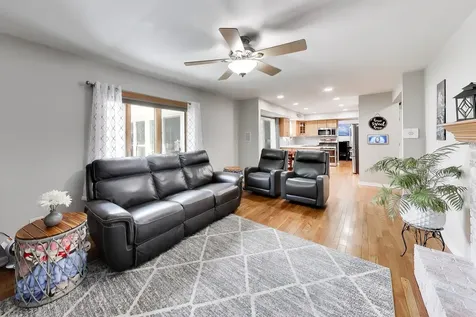 1912 Victoria Road Mundelein IL 60060
