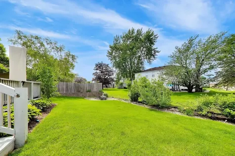 1912 Victoria Road Mundelein IL 60060