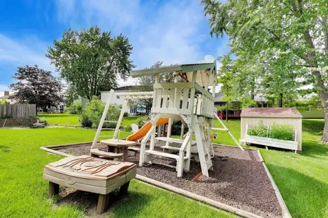 1912 Victoria Road Mundelein IL 60060