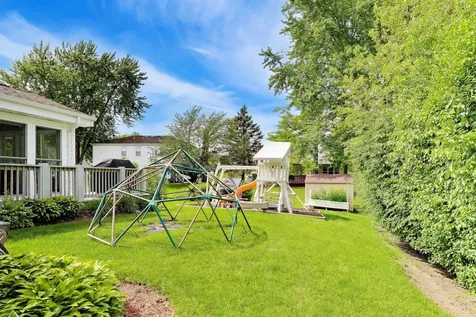 1912 Victoria Road Mundelein IL 60060