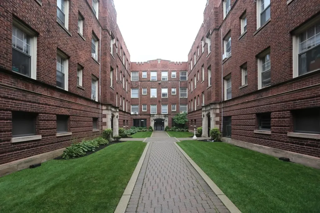 3257 West Wrightwood Avenue Chicago IL 60647