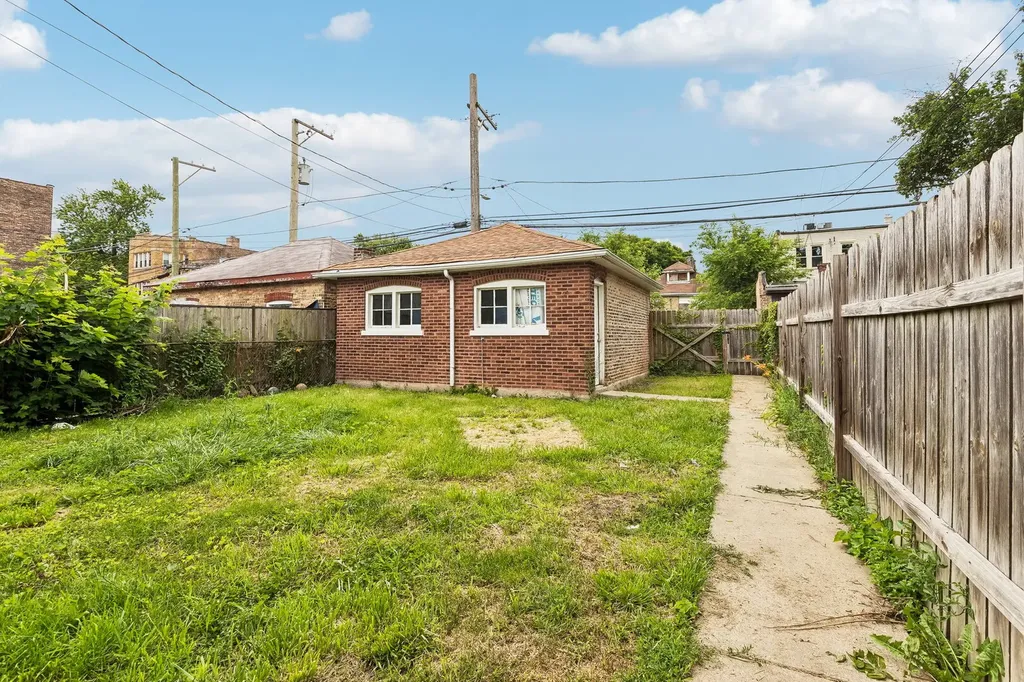 7942 South Laflin Street Chicago IL 60620